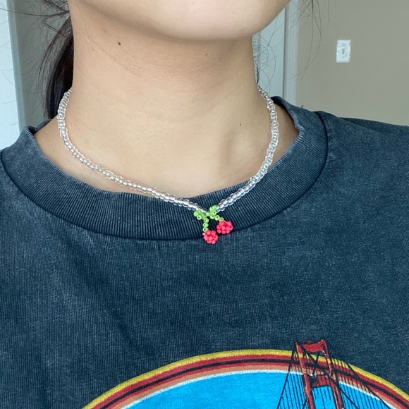 Cherry bead necklace - Picture 1 of 4